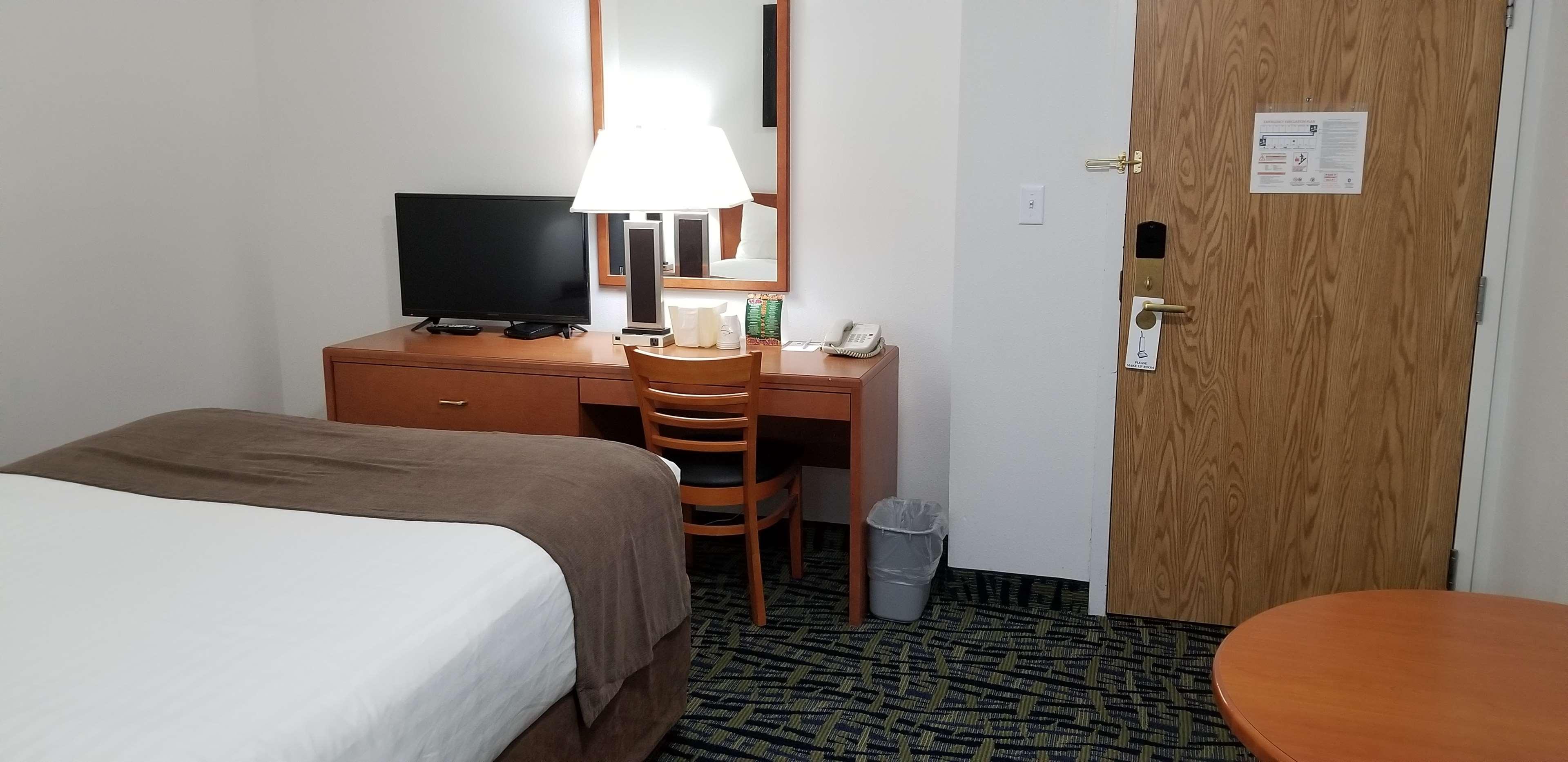 Surestay Plus Hotel By Best Western Lethbridge Room photo